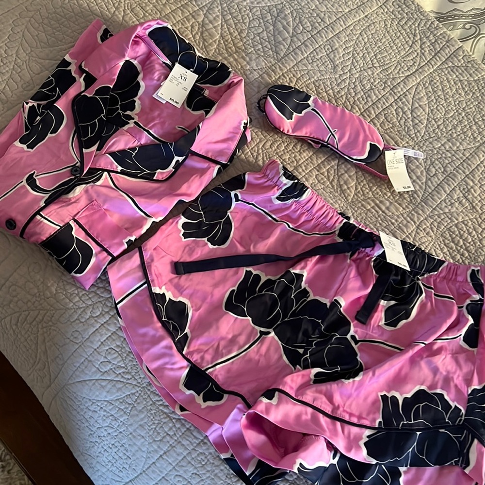 Pink/Navy floral shortie pajama set - NWT  size XS